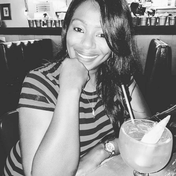 Meet your Posher, Celena - Picture 6 of 8